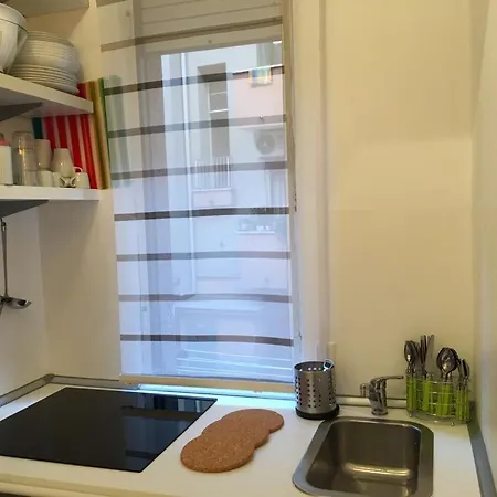 Apartment Flat In Red Metro