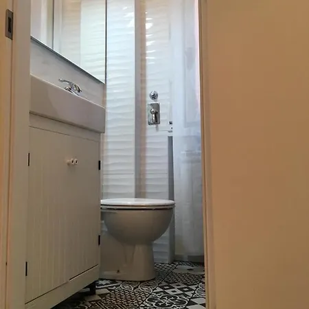 Flat In Red Metro Apartment *