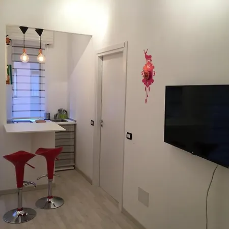 Apartment Flat In Red Metro